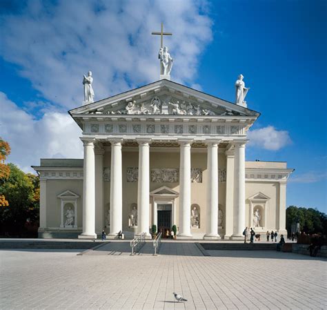 Molfetta Katedra su dviem varpinėmis ir jūros panorama