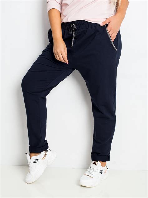 Infografika, iliustruojanti padidėjusią riziką nėštumo metu didesnio dydžio moterims