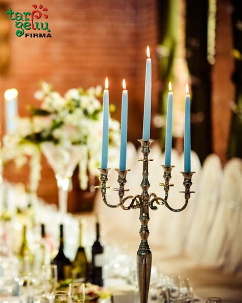 Interjero detalės: veidrodis ir žvakidė