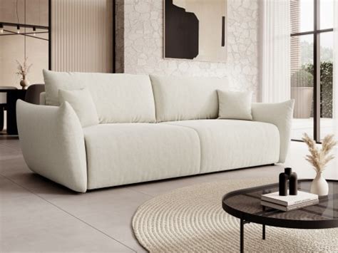 Minkšta pliušinė sofa moderniame interjere