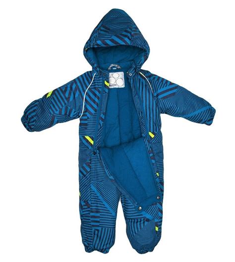 vaikiškas žiemos kombinezonas sniege