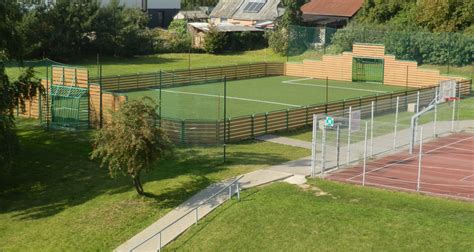 Futbolo aikštelė, kurioje vyksta treniruotė