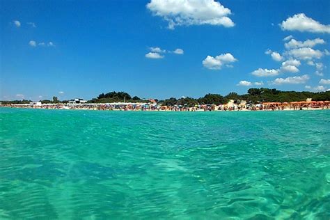 Žmonės nardo su vamzdeliu prie Torre Lapillo