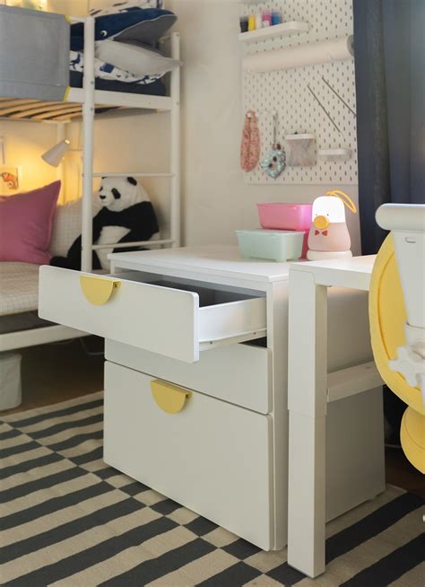 Vaikiškas kambarys su IKEA baldais ir laikymo sprendimais