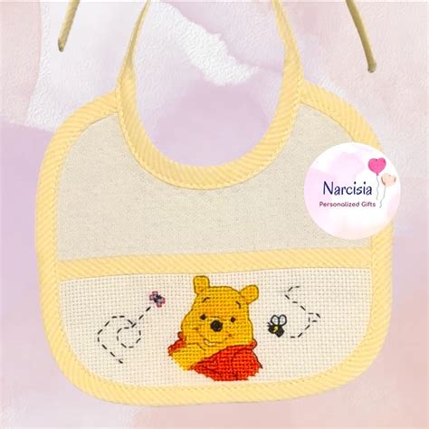 Bavaglino a punto croce con Winnie the Pooh