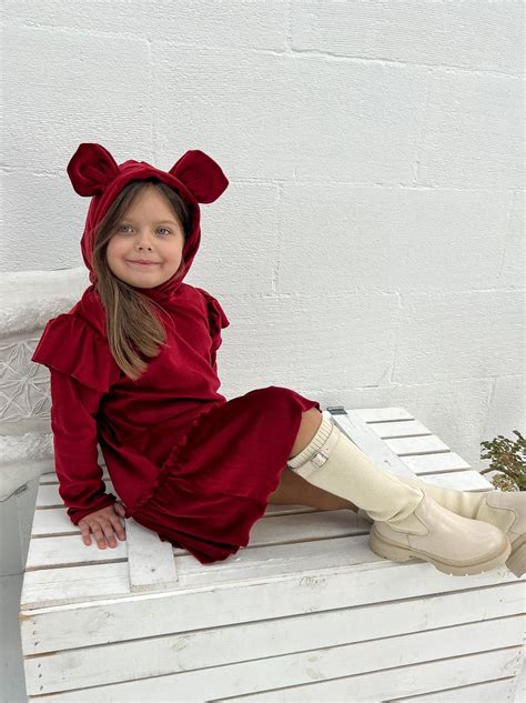 Motinystės suknelė su Mikio pelytės ausytėmis