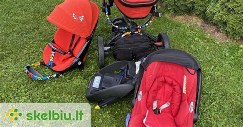 Maxi-Cosi vežimėlis miesto gatvėje