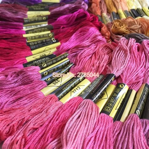 Įvairių spalvų verpalai nėrimui