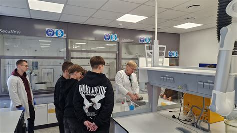 Moksleiviai CERN laboratorijoje