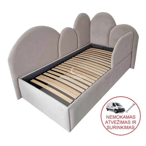 Vaikiška lova su futbolo vartų motyvu