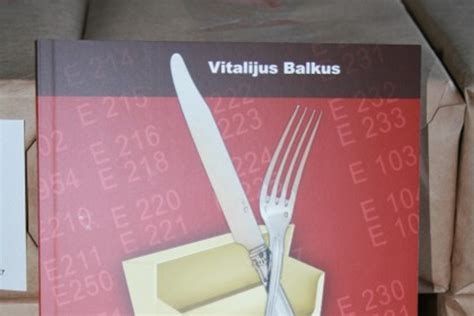 kūdikis apsirengęs keliais sluoksniais