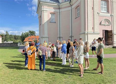 Mokykla su paslaptingomis naktinėmis pamainomis