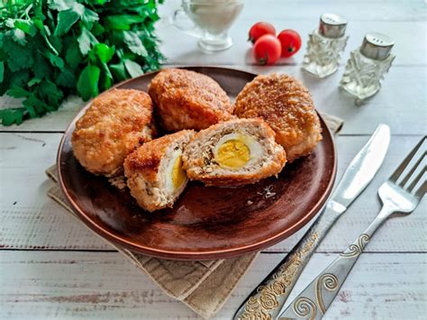 Lėkštė su paruošta putpelių mėsa